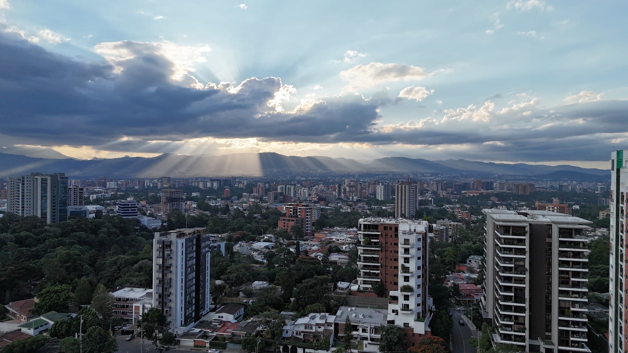 Vendo Oficina Corporativa en nivel alto en Zona 15 — foto 1