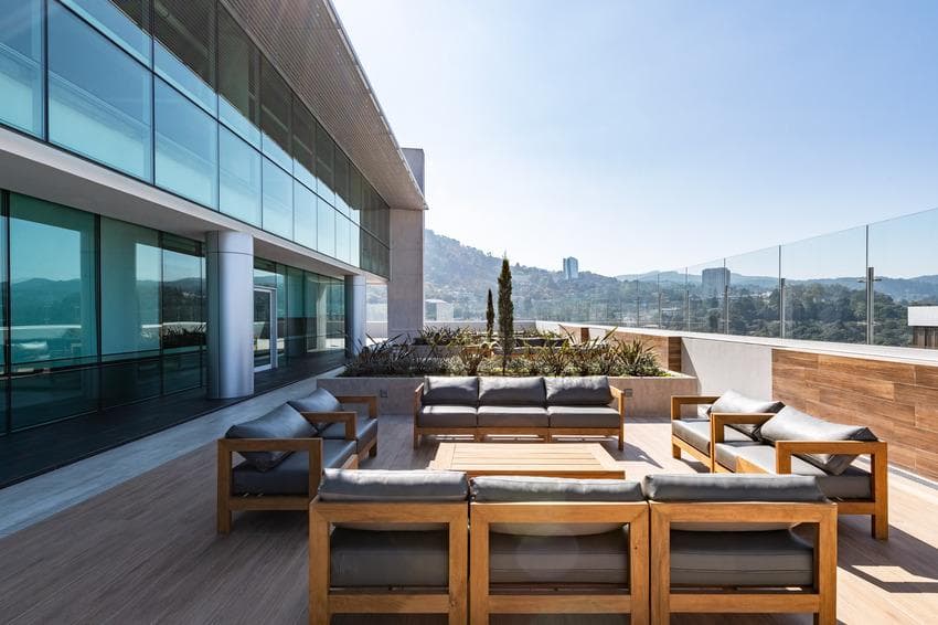 Oficina en Venta en Zona 15 | Inversión con Rentabilidad del 7% — foto 2