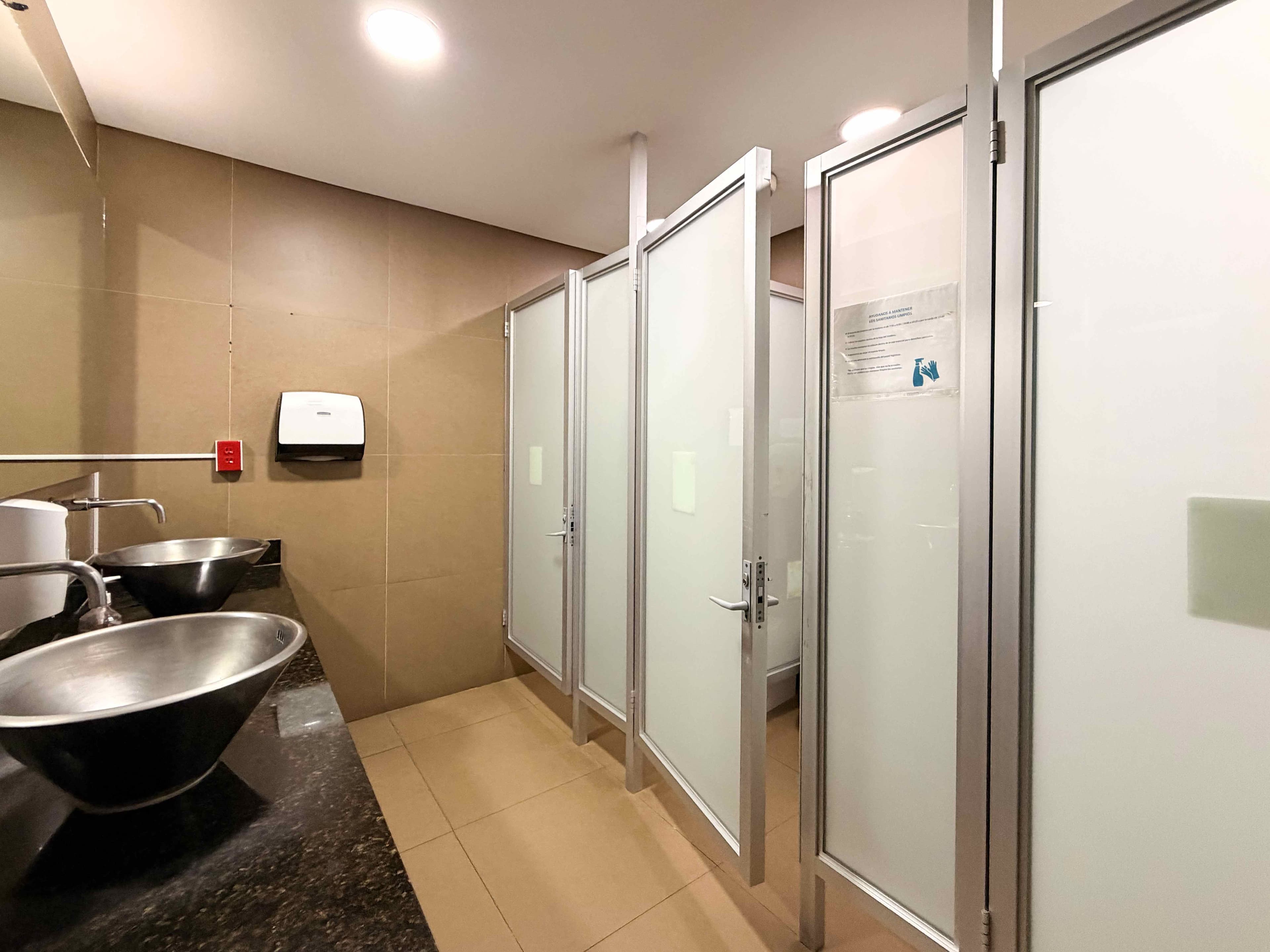 Oficina con Terraza en Venta en Zona 15 – Inversión con Renta Activa — foto 3