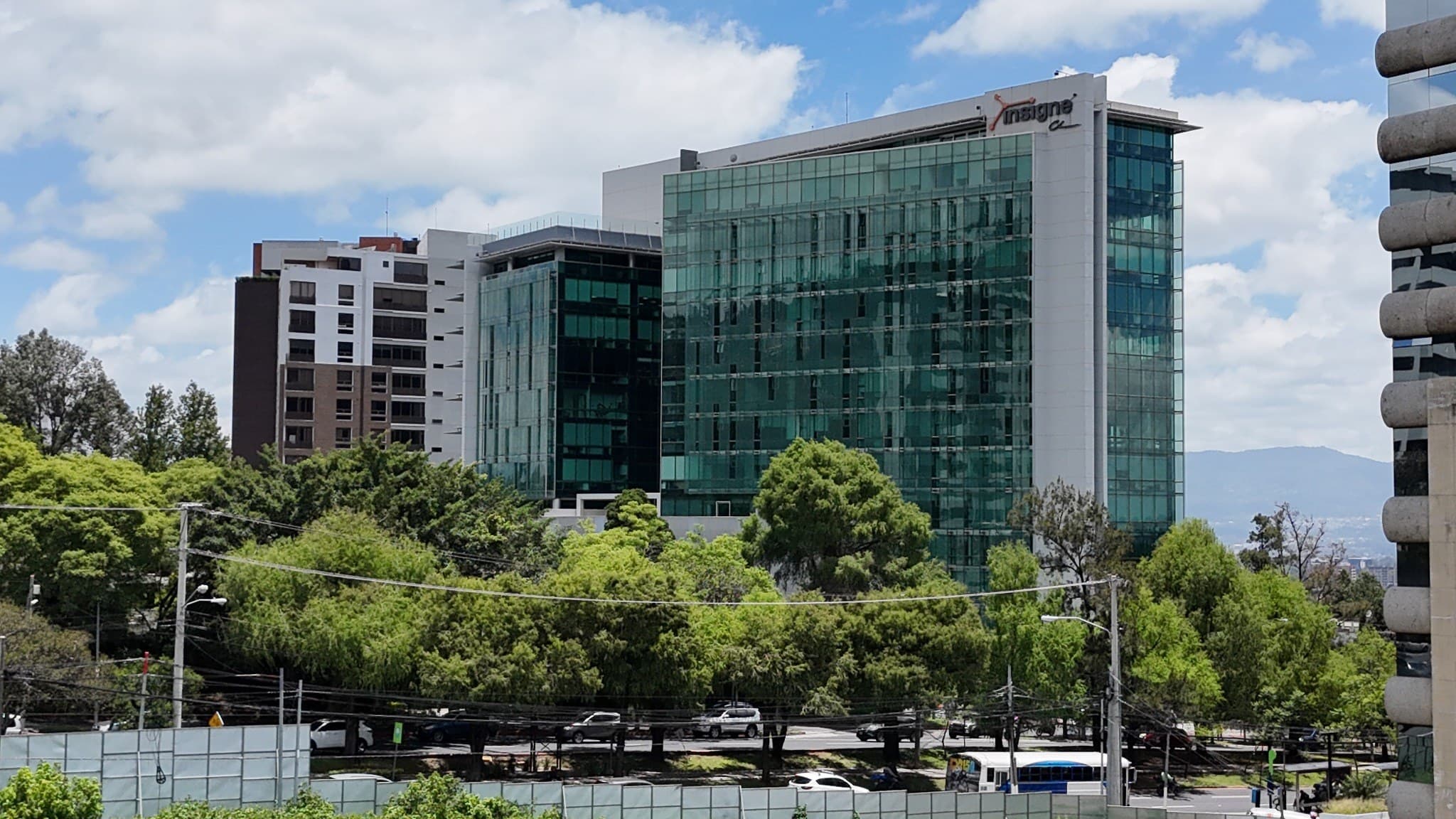 Oficina en Venta en Zona 15 | Inversión con Rentabilidad del 7% — foto 1